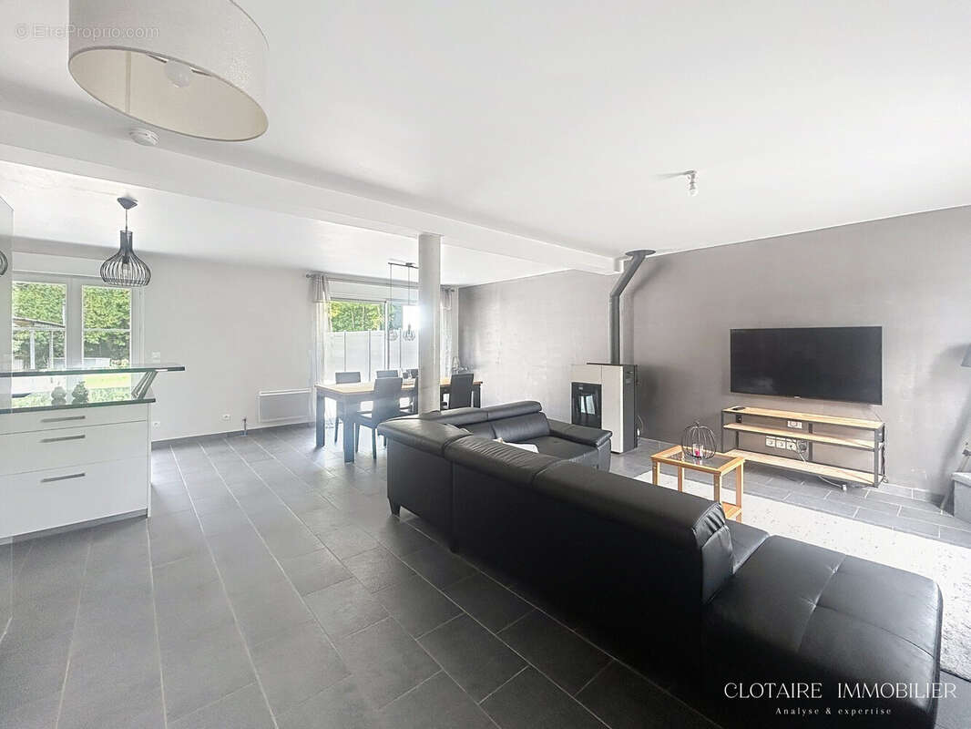 Maison à SAINT-VAAST-DE-LONGMONT