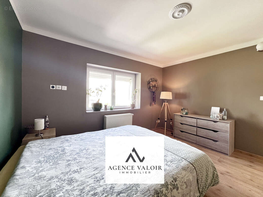 Appartement à AY-SUR-MOSELLE