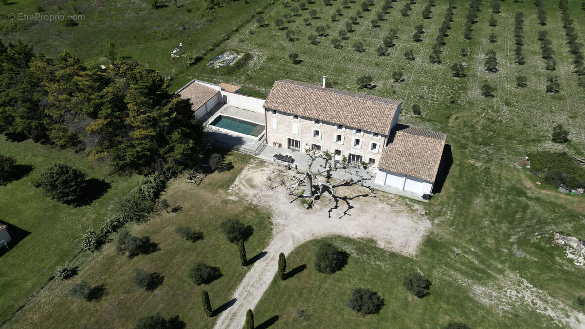 Maison à PERNES-LES-FONTAINES