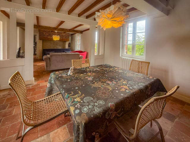 Ancien corps de ferme de 442 m2 avec maison colombages rénovée et bâtiments, entouré de pâturages et de collin - photo 9