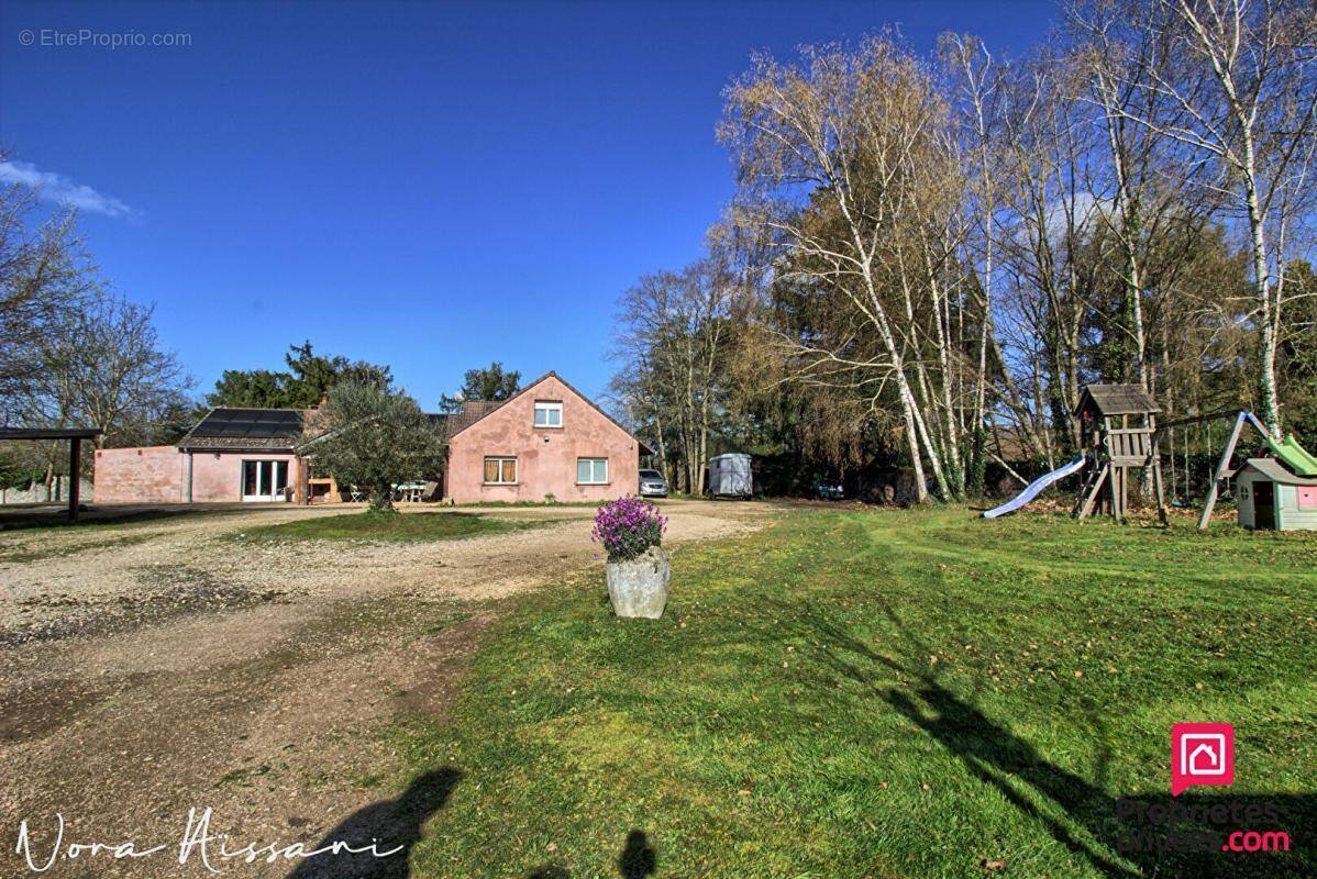 Maison Sampans 255 m2 - photo 1