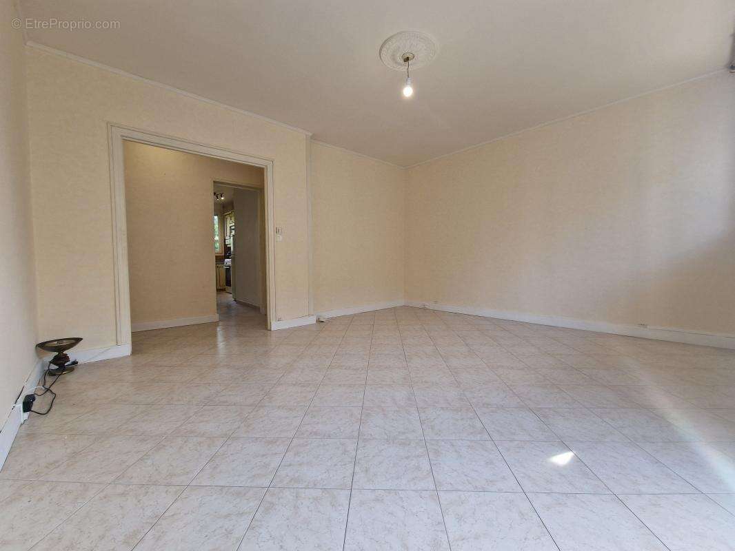 Appartement à VAIRES-SUR-MARNE