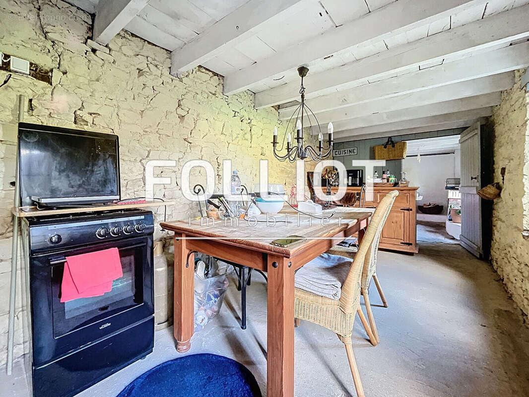 Maison à NOTRE-DAME-DE-CENILLY