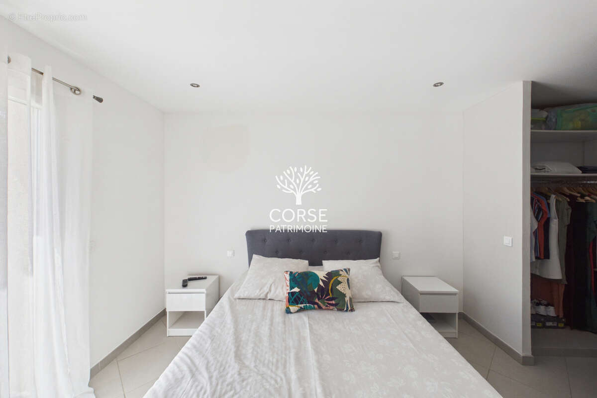 Maison avec piscine et dépendance - photo 16