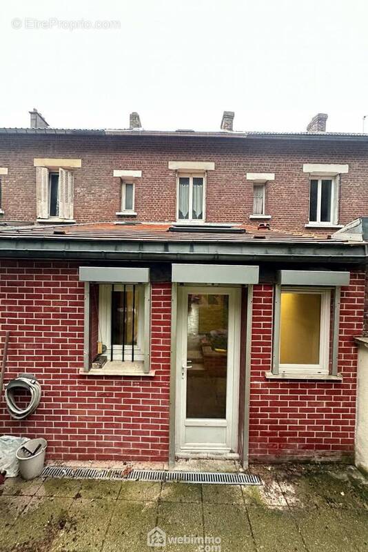 Jolie maison de ville d&#039;une surface habitable de 107 m² - Maison à LAON