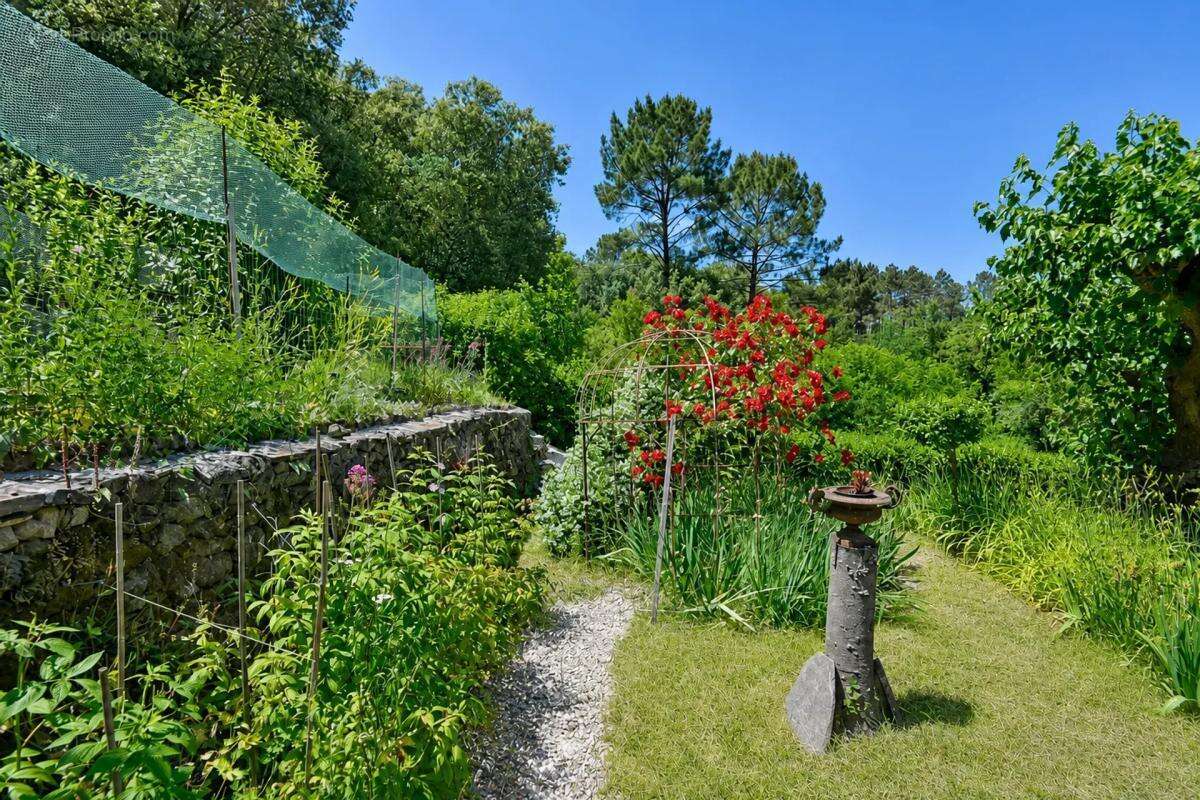Maison de 10 pièces de 197 m² à Saint-Florent-sur-Auzonnet - photo 22