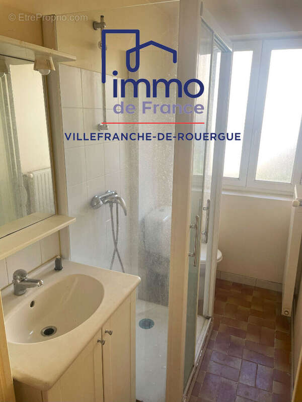 Immeuble avec parking, double garage et jardin - photo 8