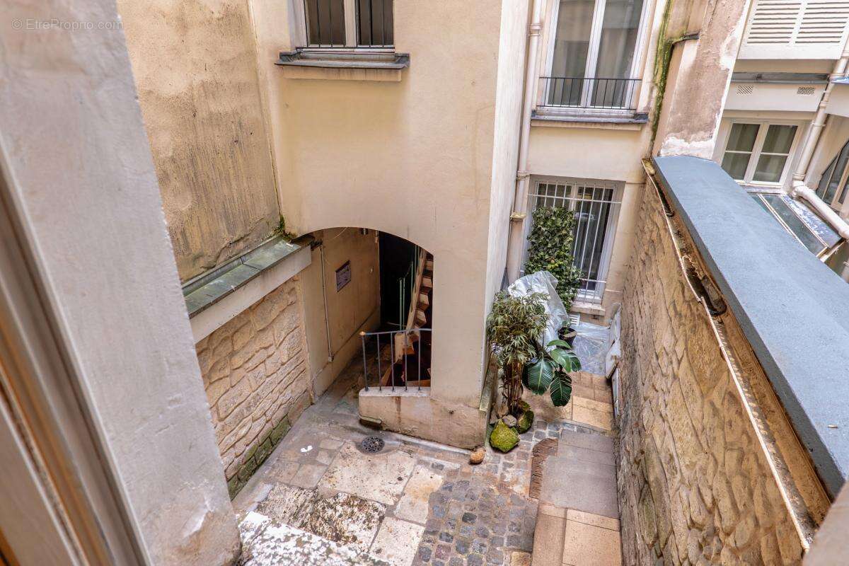 Appartement à PARIS-1E