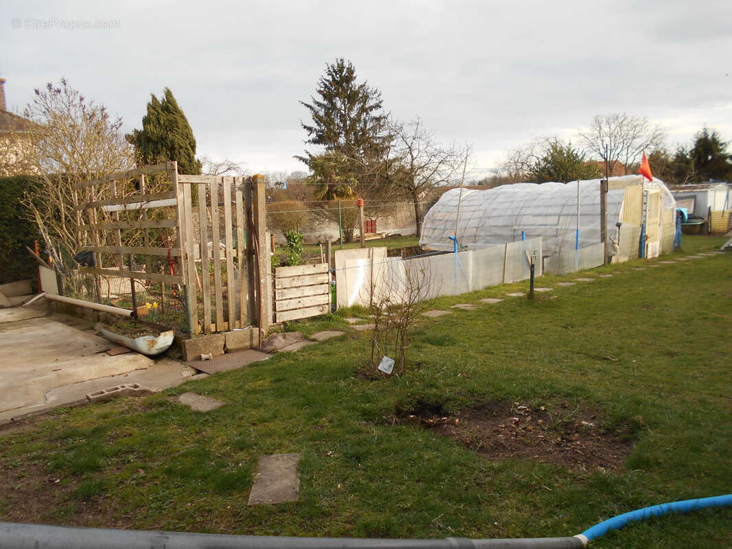À Vierzon (18), maison en vente avec CENTRAL IMMO VIERZON - photo 2