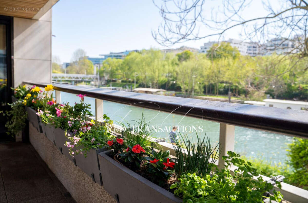 Appartement à NEUILLY-SUR-SEINE