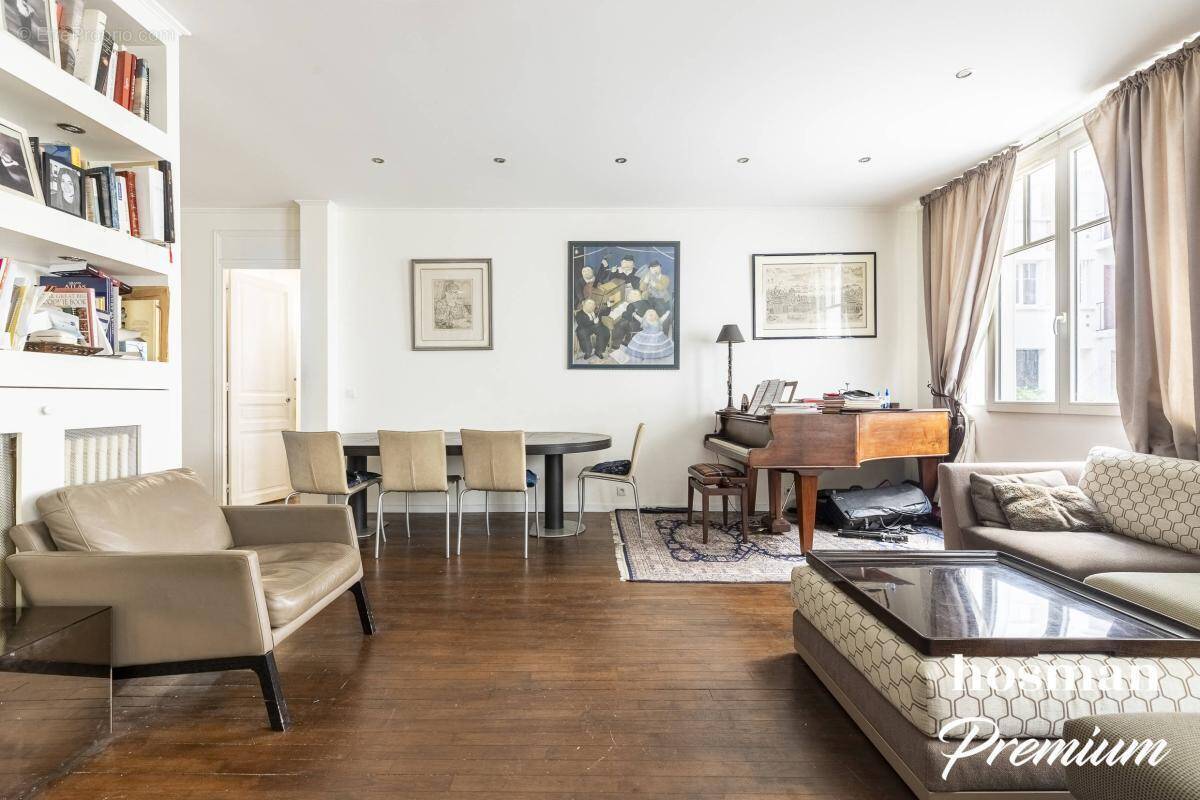 Appartement à PARIS-16E