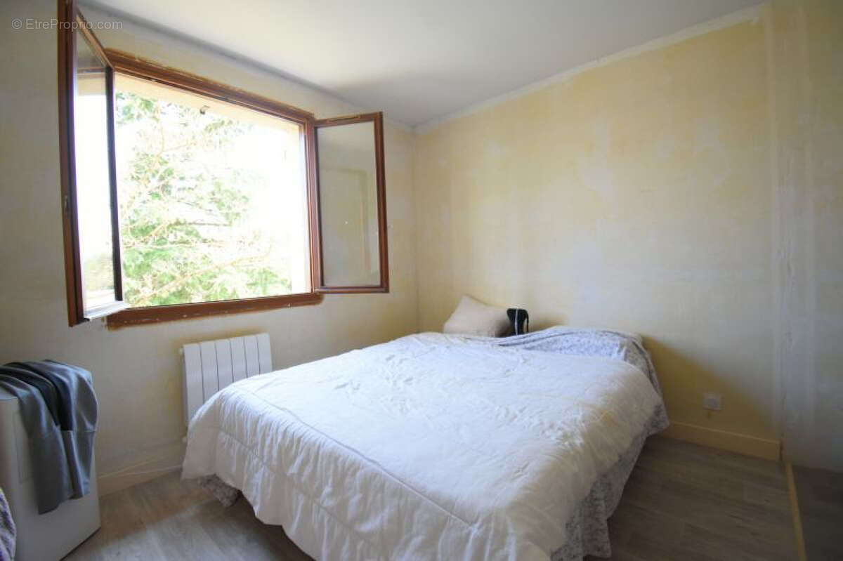 Maison à SAINT-REMY-EN-ROLLAT