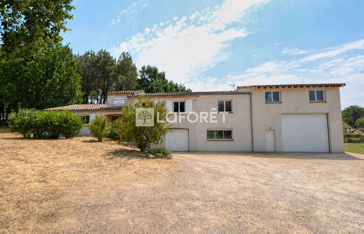 Propriété de 191 m² avec deux habitations indépendantes, piscine et hangar de 140 m² à vendre à Montans - photo 13