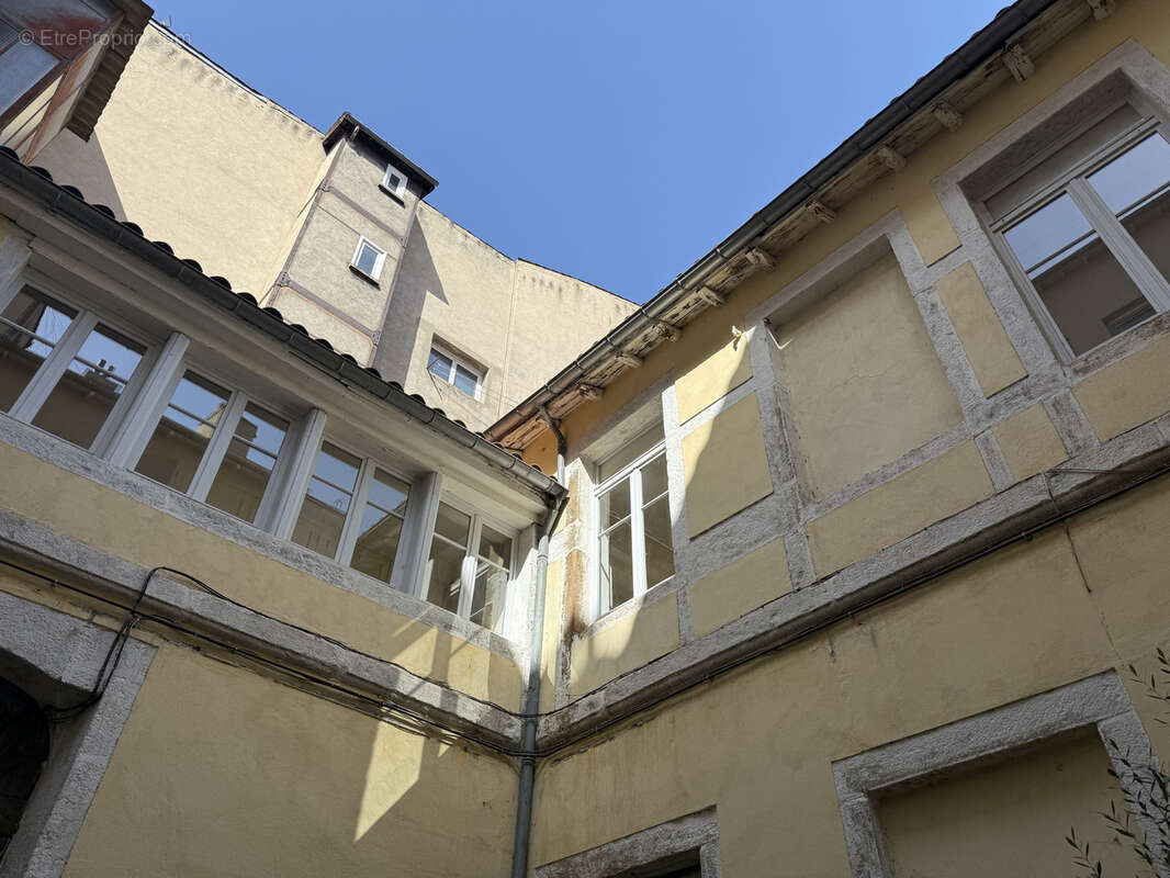 Appartement à SAINT-ETIENNE