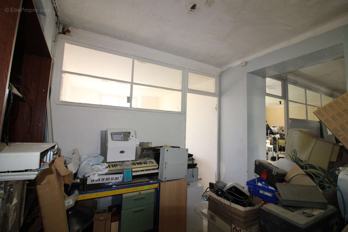 Commerce à SAINT-MARTIN-DE-VALGALGUES