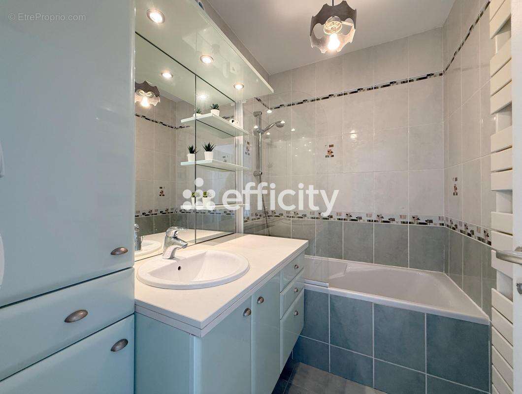 Appartement à MAUGUIO