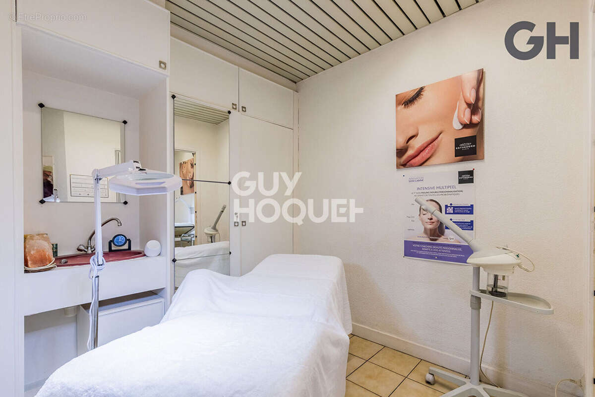 Commerce à SAINT-PIERRE-DU-PERRAY