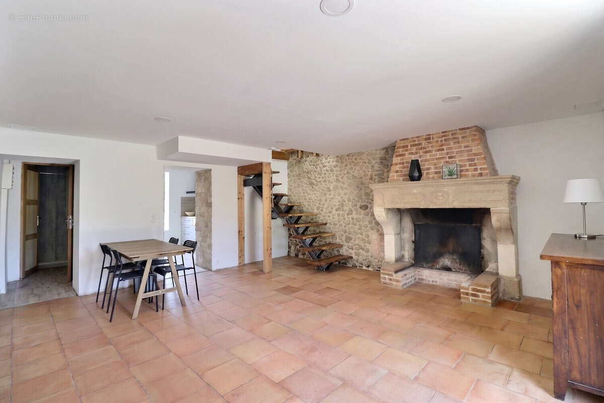 Maison en pierre de caractère avec gîte - photo 10