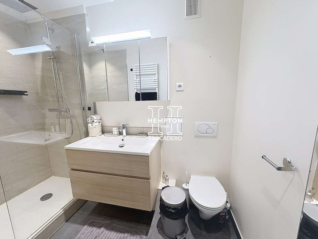 Appartement à PARIS-16E