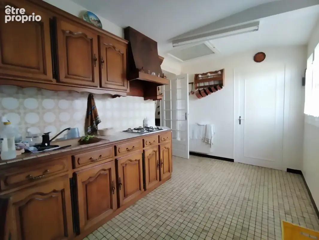 Maison familiale avec dépendances et terrain - photo 4