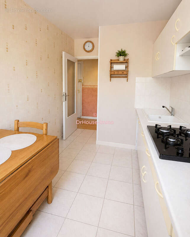 Appartement 64 m² à La Chapelle-Saint-Luc  - photo 8