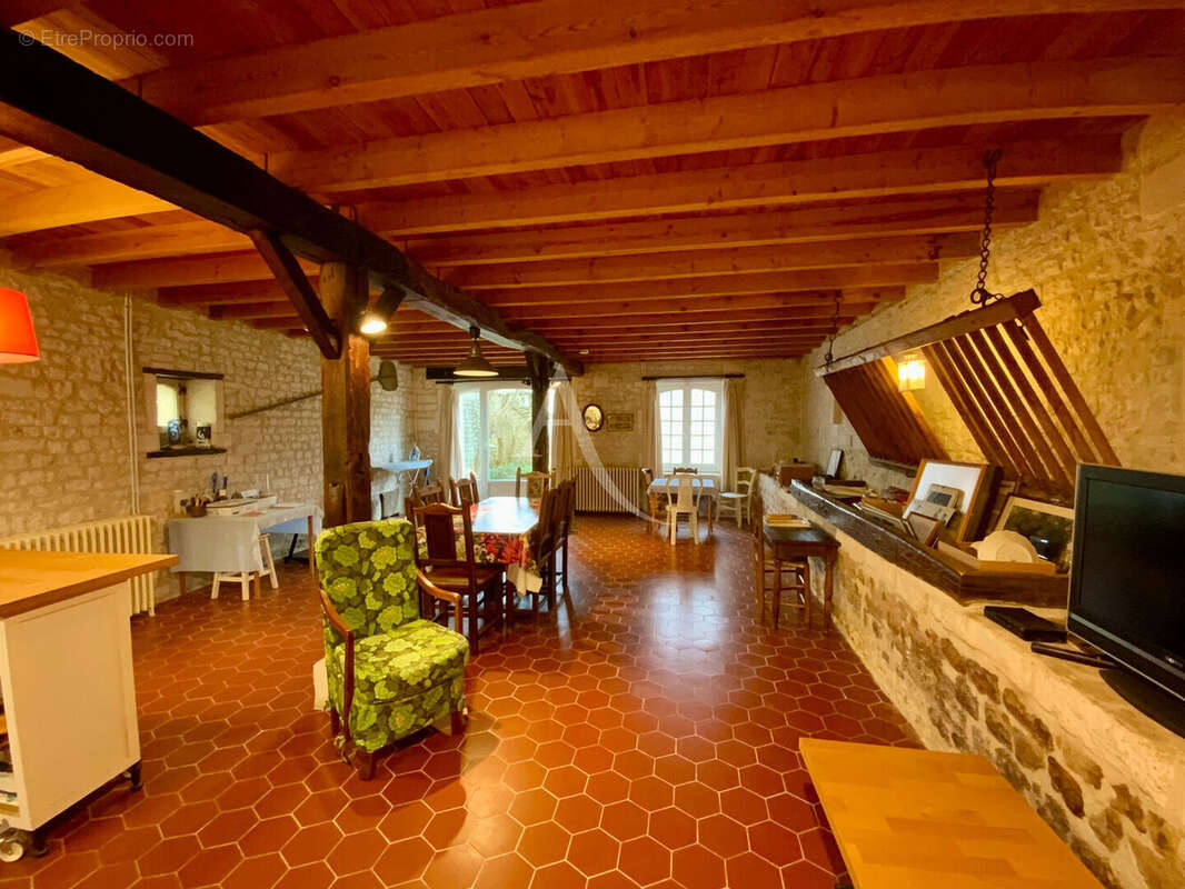 Maison à CRITEUIL-LA-MAGDELEINE