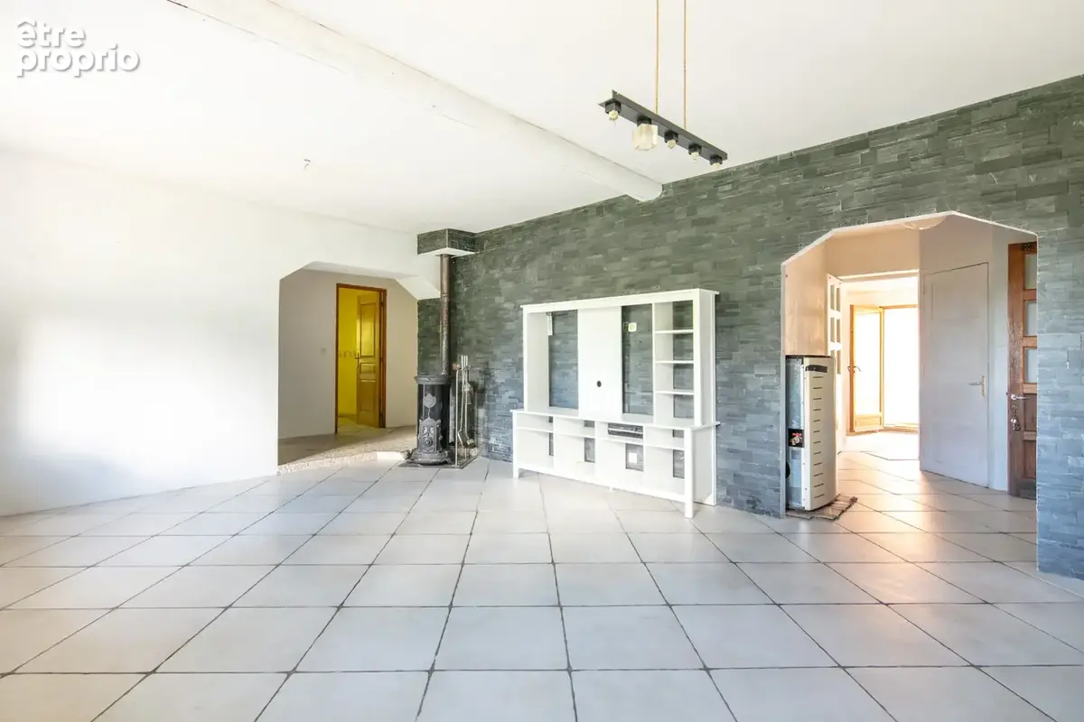 Maison individuelle de plain-pied type t5 avec garage, caves, combles aménageables et plus de 8 200 m2 de terr - photo 6