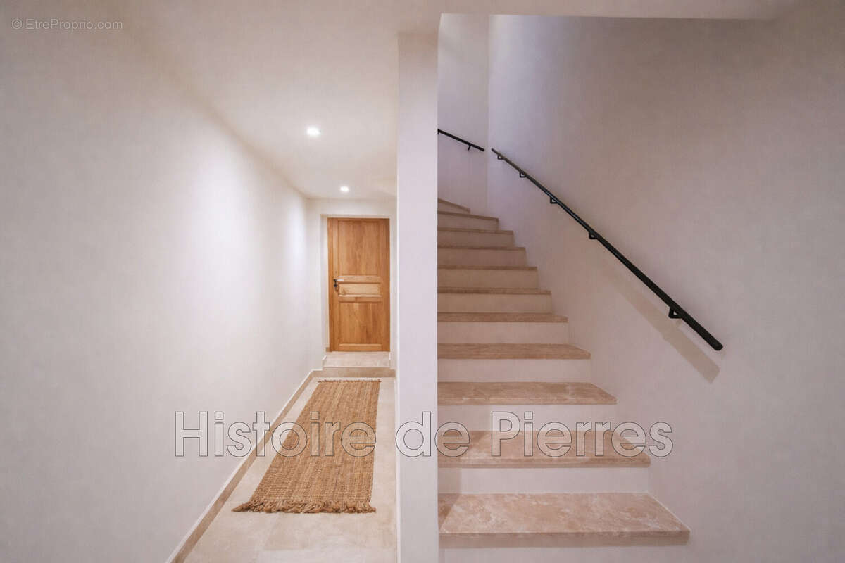 Maison à LA GARDE-FREINET
