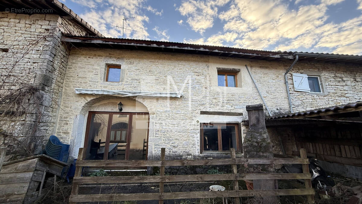 Maison à MONTREVEL