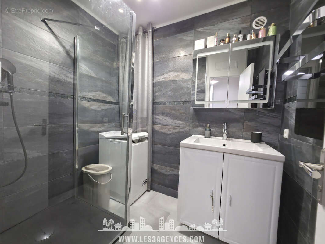 Appartement à COGOLIN