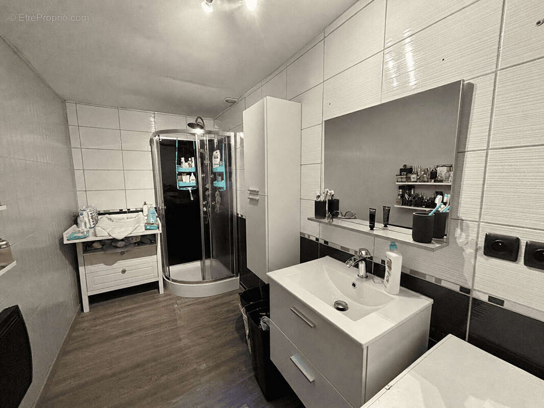 Appartement à SAINT-PRIEST-LA-ROCHE