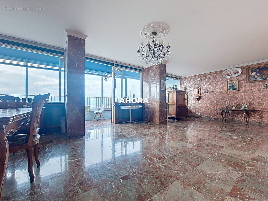 Appartement à MARSEILLE-9E