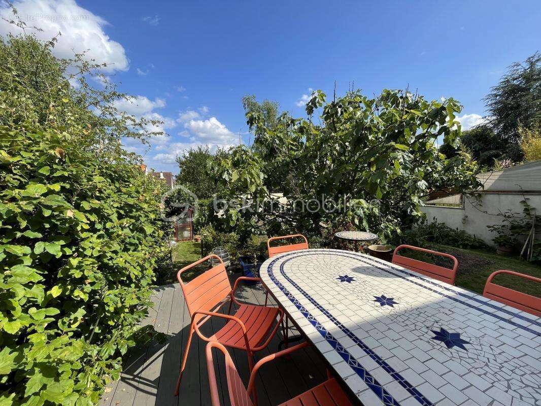 Maison à LES CLAYES-SOUS-BOIS