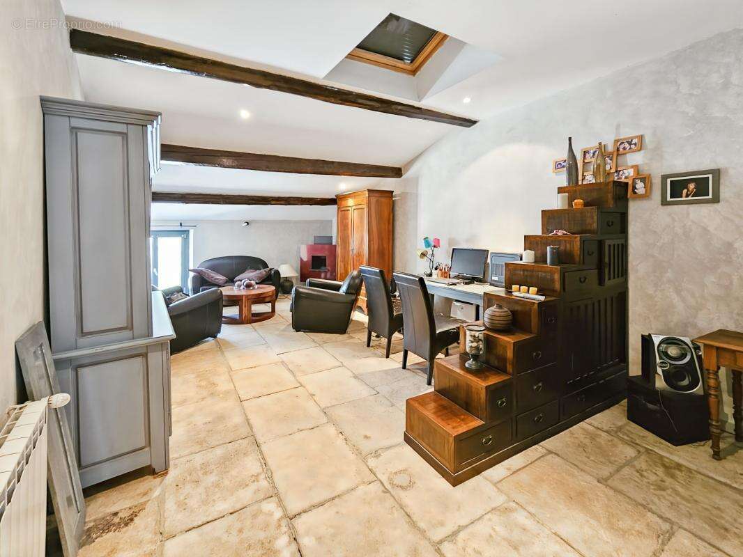À Vendre à Comps - Maison de village de 180 m² avec extérieur - photo 9