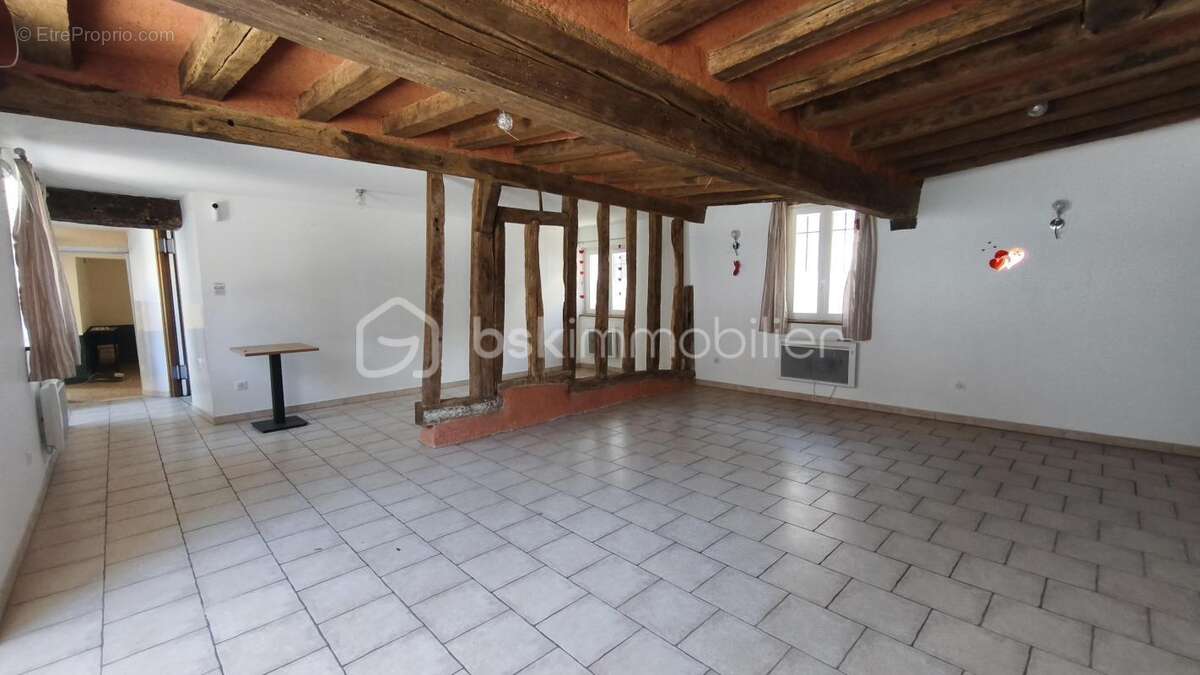 Local commercial avec licence iv - photo 6