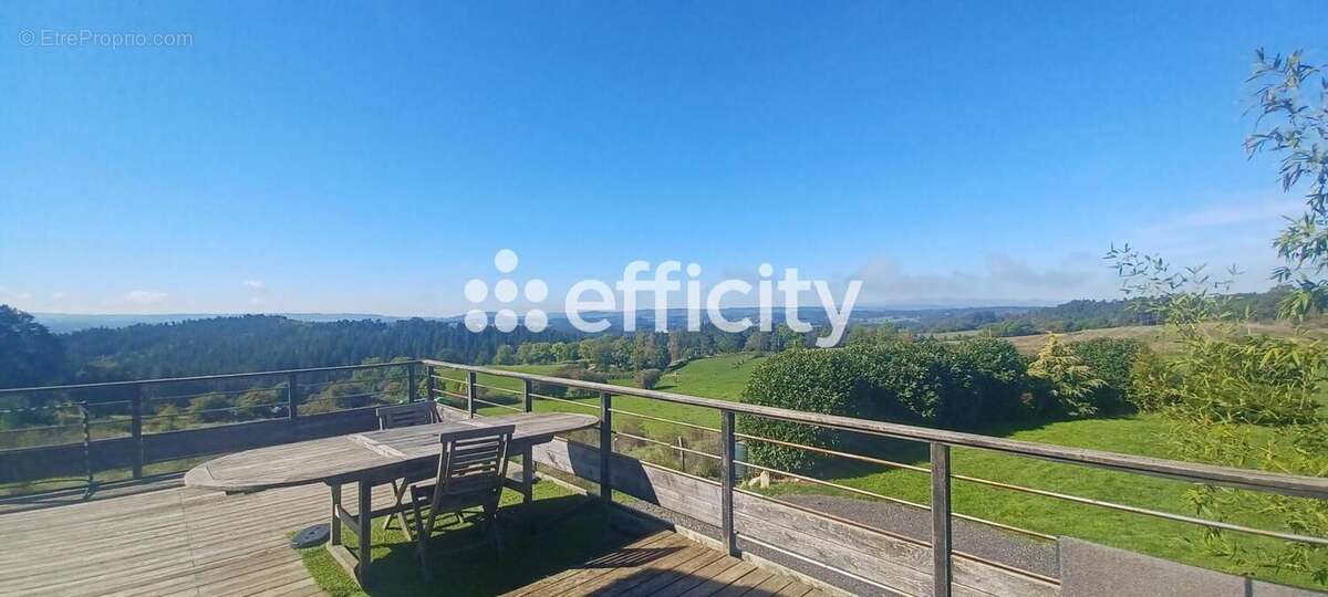 Maison à RUYNES-EN-MARGERIDE