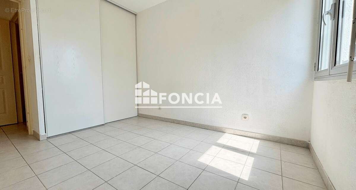 Appartement à SAINT-LAURENT-DU-VAR