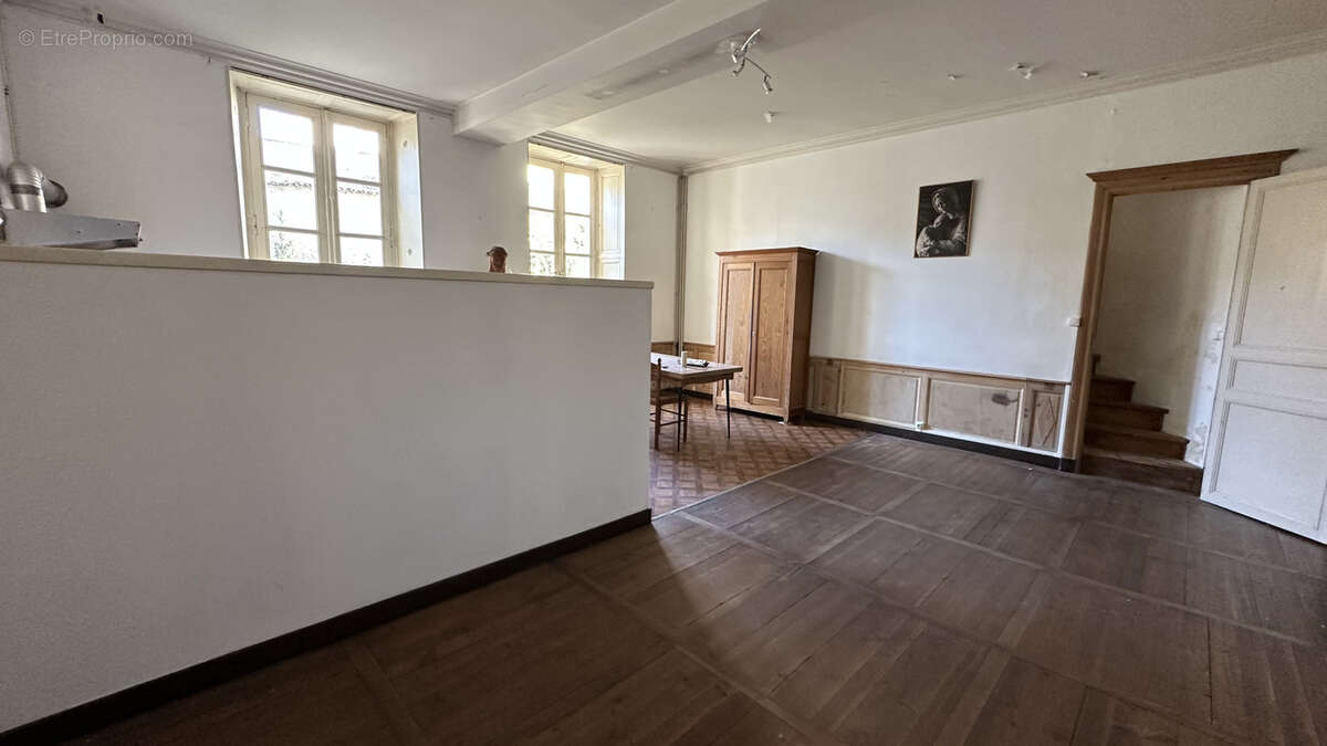 Maison à SAINT-JEAN-D'ANGELY