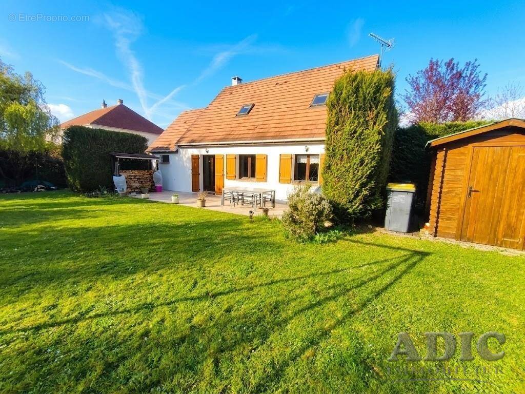 Maison à LE PLESSIS-BELLEVILLE