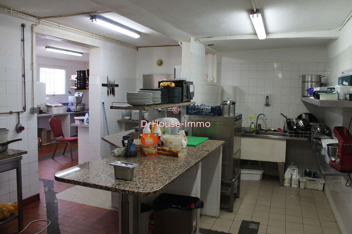 Commerce à ROULLET-SAINT-ESTEPHE