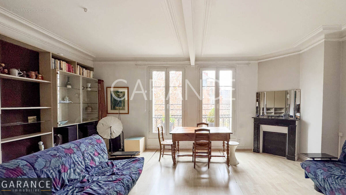 Appartement à PARIS-14E
