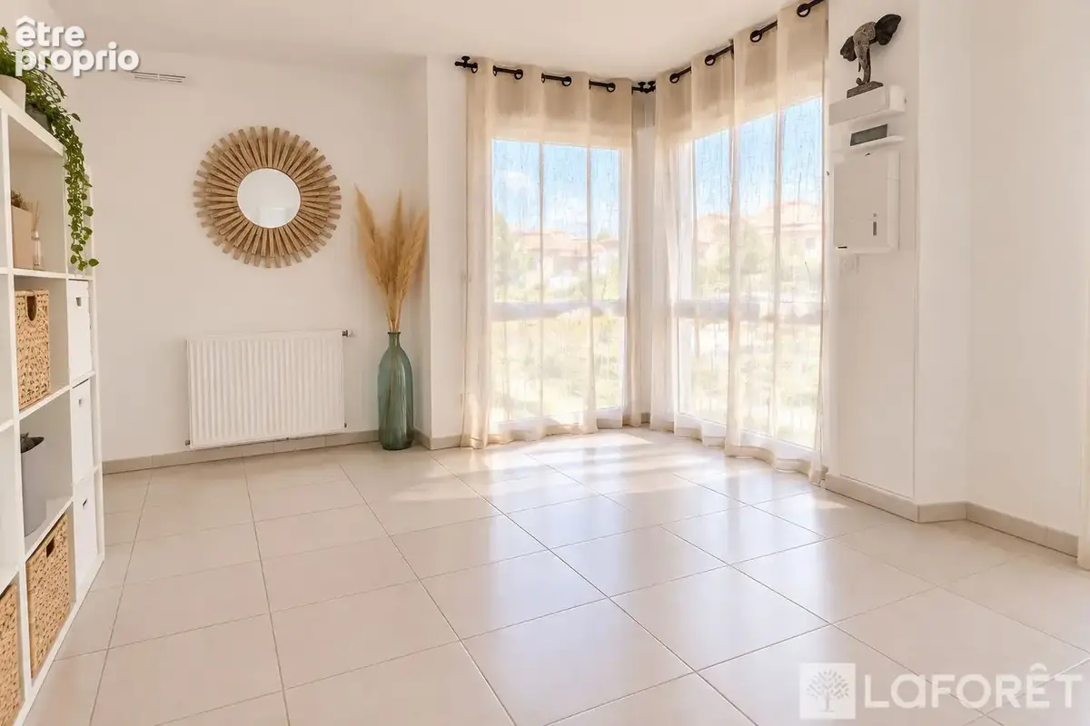 Centre ville de La Londe Les Maures, appartement 4 pièces, terrasses, 2 stationnements - photo 3