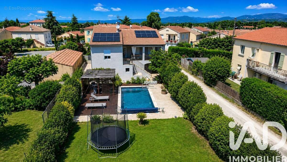 Maison 176 m² à Valreas  - photo 6