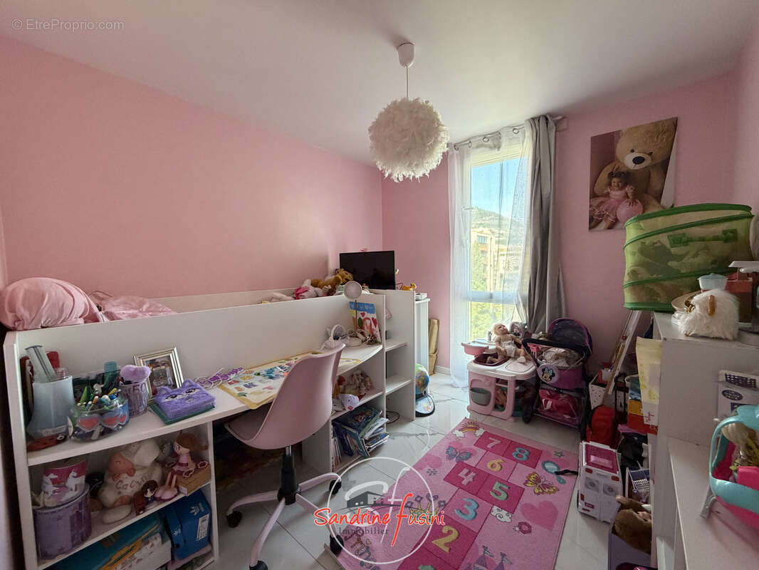 Appartement à CARROS