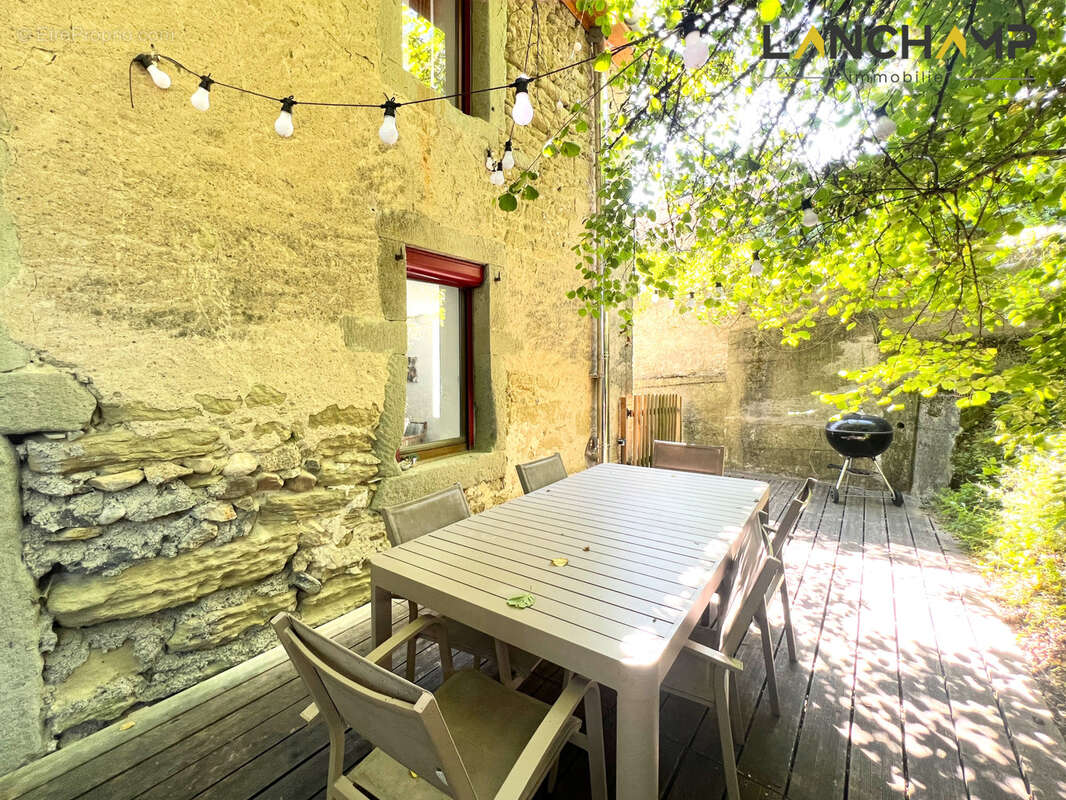 Maison en pierre avec jardin - photo 7
