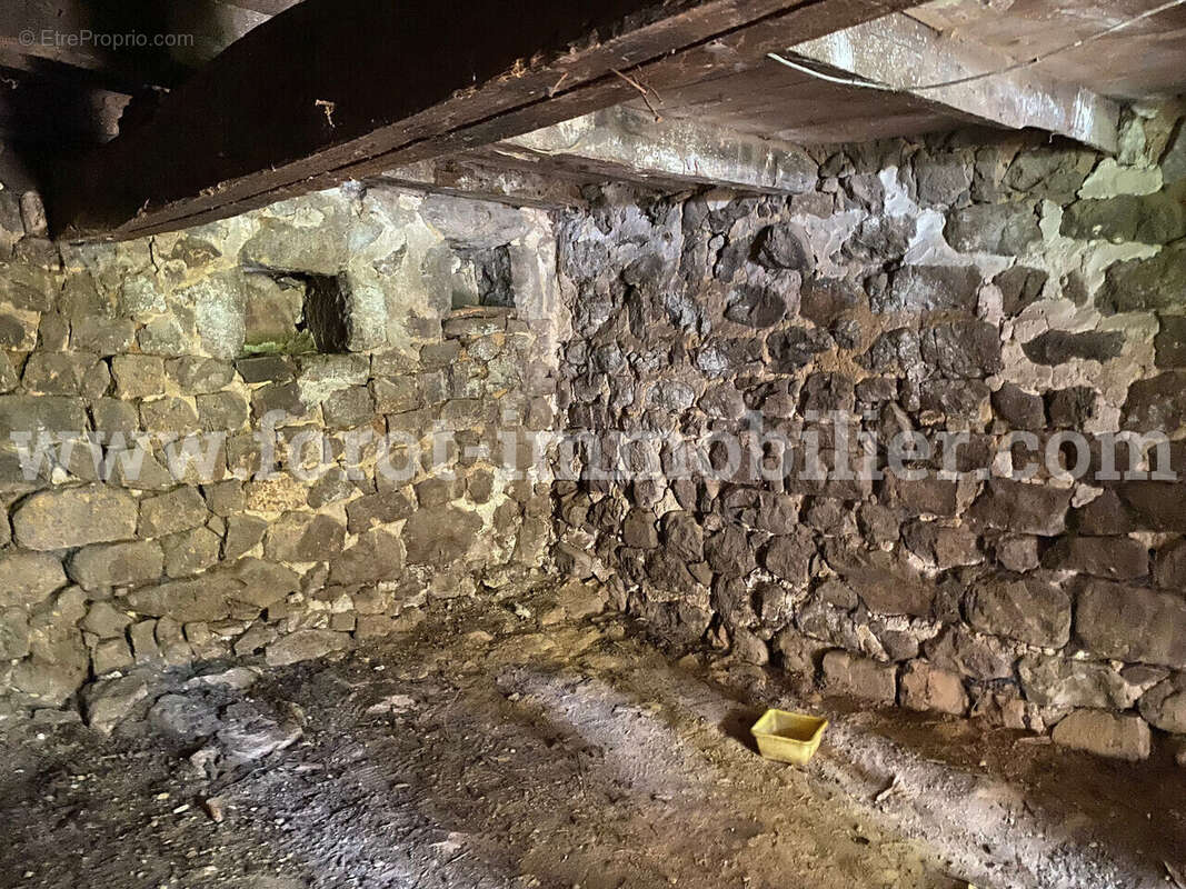 Maison à SAINT-CIERGE-SOUS-LE-CHEYLARD