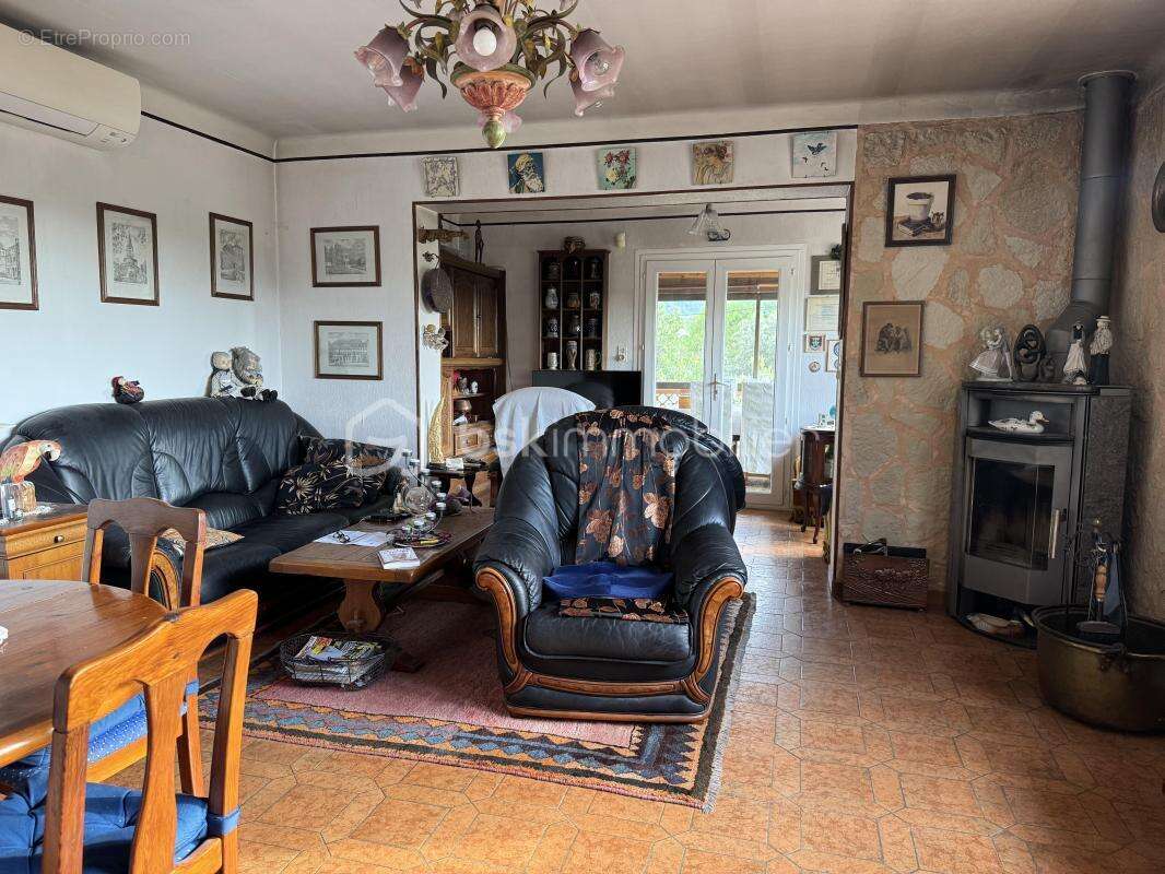 À rocbaron (83136), au calme absolu, maison avec logement indépendant, piscine, garage et 5 400 m² de terrain - photo 9