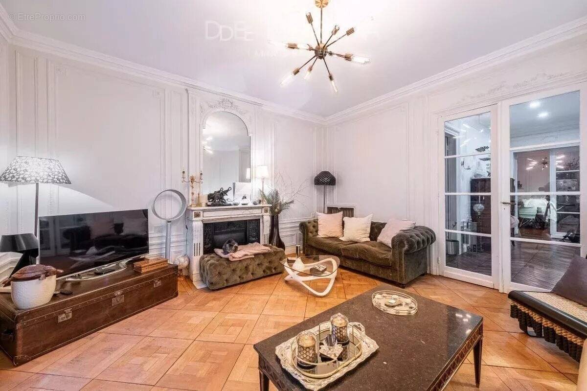 Appartement à PARIS-7E