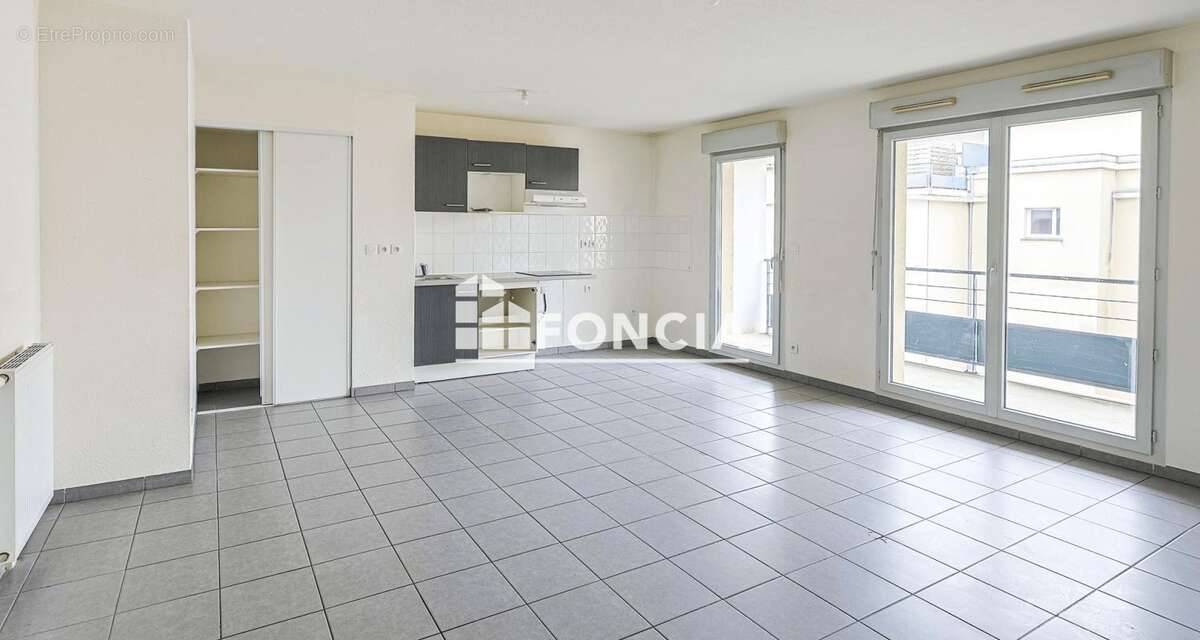 Appartement 3 pieces avec terrasse et 2 parkings en sous sol - photo 2
