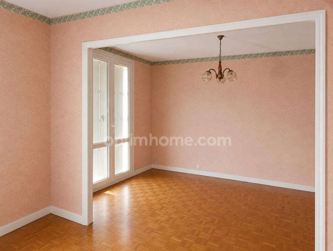 Appartement T4 de 72 m² – Ascenseur – Loggia – Rennes 35200 - photo 2